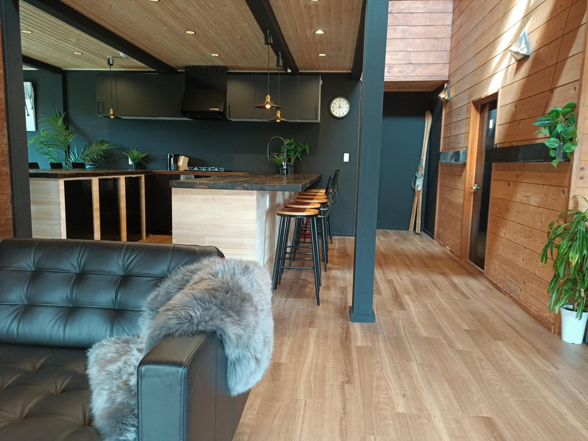 Hooting Owl Private Ski Chalet Нисеко Екстериор снимка