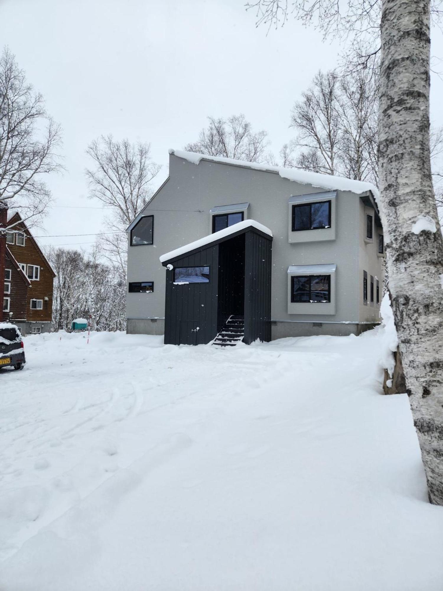 Hooting Owl Private Ski Chalet Нисеко Екстериор снимка